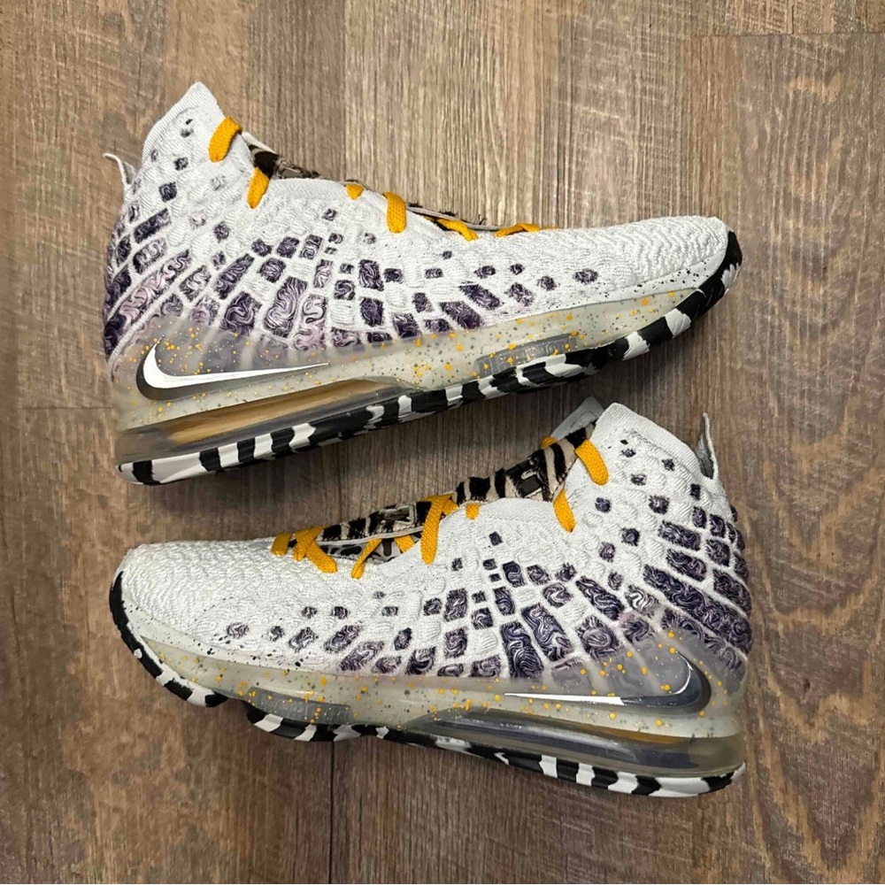 Nike LeBron 17 XVII x NBA 2K20 2K Playoffs Gamer Exclusive - Picture 2 of 13